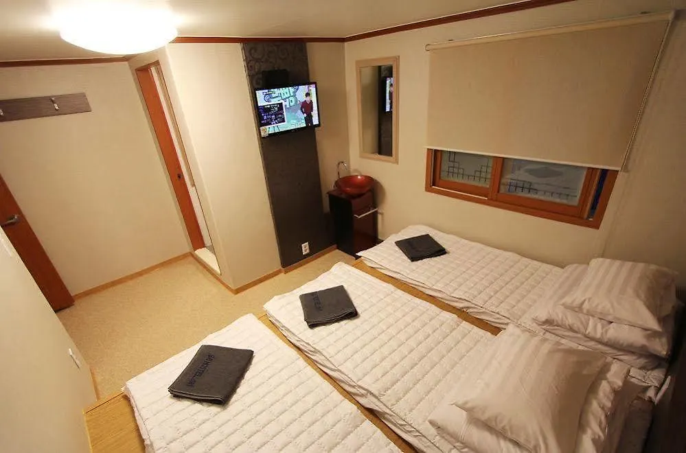Twin Panda Guesthouse Seoul South Korea