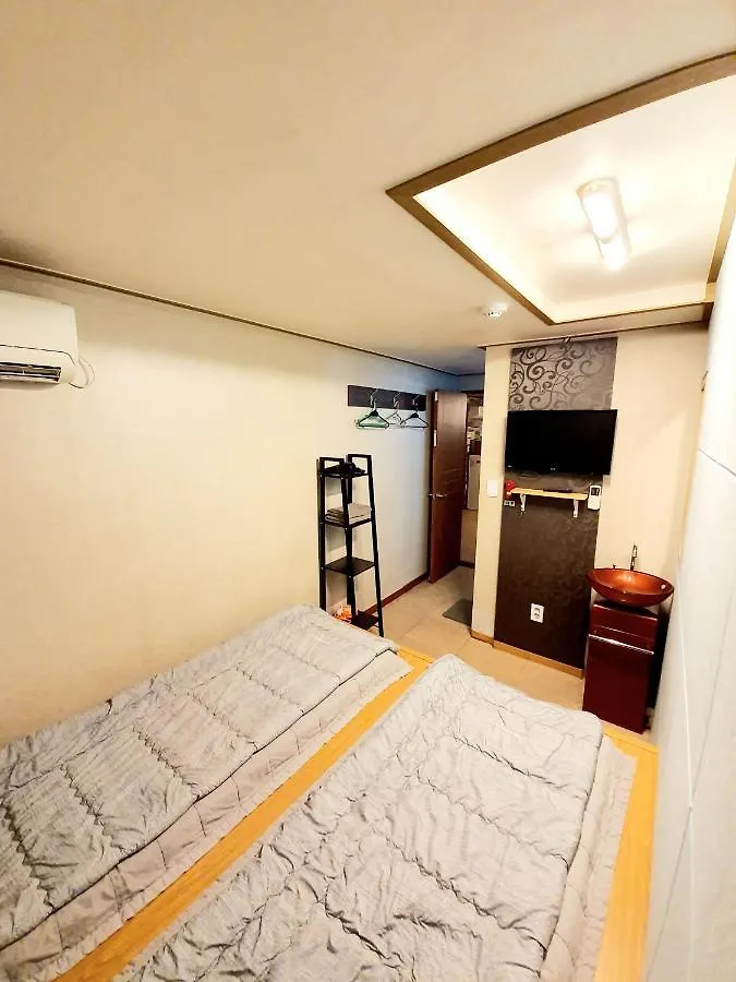 Twin Panda Guesthouse Seoul South Korea